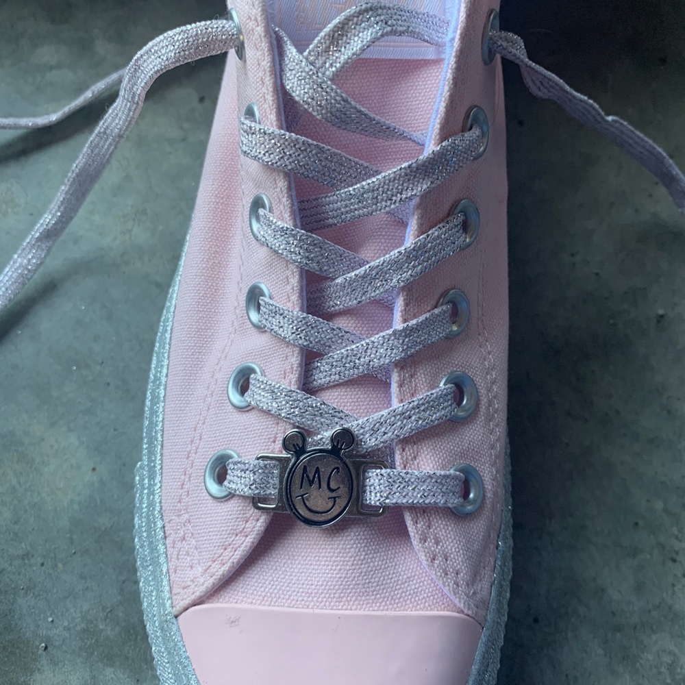 Miley Cyrus converse shoes